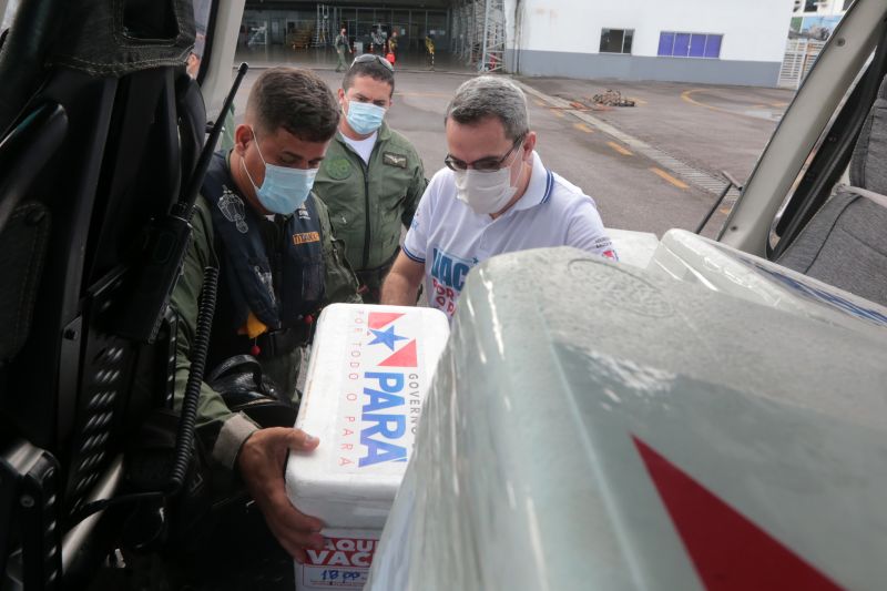 Neste domingo (16), o Grupamento AÃ©reo de SeguranÃ§a PÃºblica (Graesp) realiza mais uma etapa da distribuiÃ§Ã£o de entregas das vacinas em combate Ã  Covid-19. A logÃ­stica Ã© feita por meio de uma aÃ§Ã£o conjunta entre a Secretaria de SeguranÃ§a PÃºblica  e Defesa Social do Estado (Segup) e a Secretaria de SaÃºde do ParÃ¡ (Sespa). Os imunizantes fazem parte das duas Ãºltimas remessas recebidas pelo Governo do Estado e serÃ£o distribuÃ­das aos polos regionais do Estado. <div class='credito_fotos'>Foto: Alex Ribeiro / Ag. Pará   |   <a href='/midias/2021/originais/8631_3520e05a-dd81-5fda-7399-f4584c0d4537.jpg' download><i class='fa-solid fa-download'></i> Download</a></div>