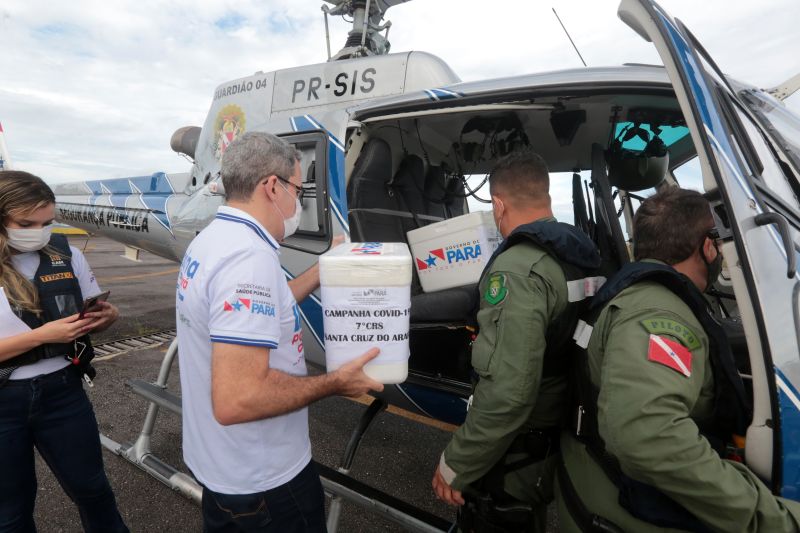 Neste domingo (16), o Grupamento AÃ©reo de SeguranÃ§a PÃºblica (Graesp) realiza mais uma etapa da distribuiÃ§Ã£o de entregas das vacinas em combate Ã  Covid-19. A logÃ­stica Ã© feita por meio de uma aÃ§Ã£o conjunta entre a Secretaria de SeguranÃ§a PÃºblica  e Defesa Social do Estado (Segup) e a Secretaria de SaÃºde do ParÃ¡ (Sespa). Os imunizantes fazem parte das duas Ãºltimas remessas recebidas pelo Governo do Estado e serÃ£o distribuÃ­das aos polos regionais do Estado. <div class='credito_fotos'>Foto: Alex Ribeiro / Ag. Pará   |   <a href='/midias/2021/originais/8631_4e420f2a-a6b1-81f5-4d94-98523ea0362a.jpg' download><i class='fa-solid fa-download'></i> Download</a></div>