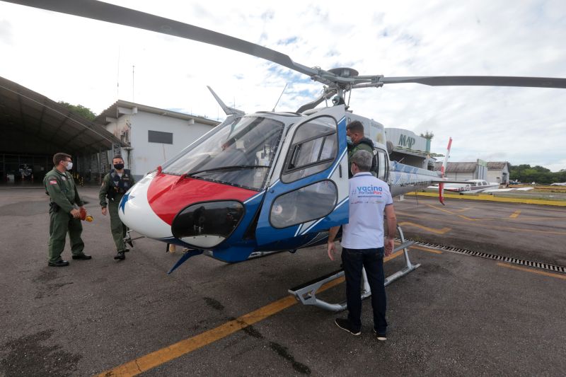 Neste domingo (16), o Grupamento AÃ©reo de SeguranÃ§a PÃºblica (Graesp) realiza mais uma etapa da distribuiÃ§Ã£o de entregas das vacinas em combate Ã  Covid-19. A logÃ­stica Ã© feita por meio de uma aÃ§Ã£o conjunta entre a Secretaria de SeguranÃ§a PÃºblica  e Defesa Social do Estado (Segup) e a Secretaria de SaÃºde do ParÃ¡ (Sespa). Os imunizantes fazem parte das duas Ãºltimas remessas recebidas pelo Governo do Estado e serÃ£o distribuÃ­das aos polos regionais do Estado. <div class='credito_fotos'>Foto: Alex Ribeiro / Ag. Pará   |   <a href='/midias/2021/originais/8631_bd63d199-7d2d-05f2-7fd6-da099fc44f41.jpg' download><i class='fa-solid fa-download'></i> Download</a></div>