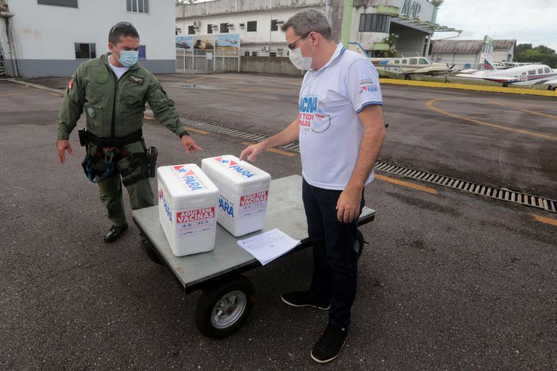 Neste domingo (16), o Grupamento AÃ©reo de SeguranÃ§a PÃºblica (Graesp) realiza mais uma etapa da distribuiÃ§Ã£o de entregas das vacinas em combate Ã  Covid-19. A logÃ­stica Ã© feita por meio de uma aÃ§Ã£o conjunta entre a Secretaria de SeguranÃ§a PÃºblica  e Defesa Social do Estado (Segup) e a Secretaria de SaÃºde do ParÃ¡ (Sespa). Os imunizantes fazem parte das duas Ãºltimas remessas recebidas pelo Governo do Estado e serÃ£o distribuÃ­das aos polos regionais do Estado. <div class='credito_fotos'>Foto: Alex Ribeiro / Ag. Pará   |   <a href='/midias/2021/originais/8631_d3e77cdc-a001-4c3e-3017-fbba7fc06100.jpg' download><i class='fa-solid fa-download'></i> Download</a></div>