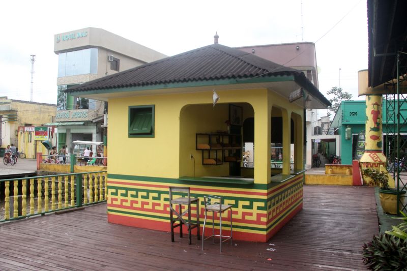 A charmosa cidade de AfuÃ¡, no arquipÃ©lago do MarajÃ³, vai ganhar um terminal hidroviÃ¡rio reconstruÃ­do pelo Governo do ParÃ¡, por meio da Companhia de Portos e Hidrovias do ParÃ¡ (CPH), alÃ©m de novas passarelas de concreto por meio da Secretaria de Estado de Transportes (Setran). Durante agenda no municÃ­pio, nesta terÃ§a-feira (18), o governador do Estado, Helder Barbalho, autorizou abertura de licitaÃ§Ã£o para CPH e assinou o convÃªnio pela Setran. Participaram da agenda na Escola Estadual <div class='credito_fotos'>Foto: Marcelo Seabra / Ag. Pará   |   <a href='/midias/2021/originais/8638_8fd5131a-1c5a-7034-ee1d-71d16a632c65.jpg' download><i class='fa-solid fa-download'></i> Download</a></div>