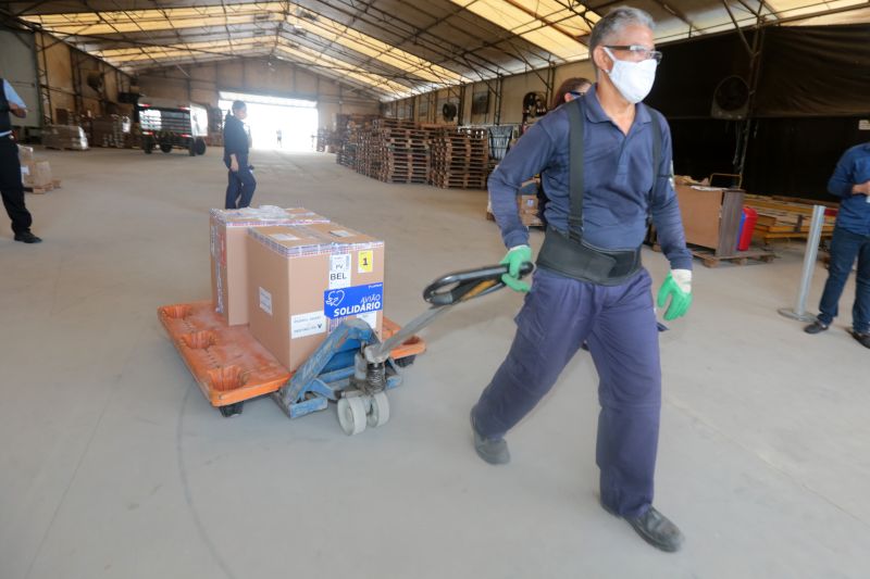 ParÃ¡ recebeu, na tarde desta quarta-feira (19), mais uma remessa das vacinas contra a Covid-19. Essa Ã© a 24Âª enviada pelo MinistÃ©rio da SaÃºde desde janeiro. SÃ£o 22.230 doses da vacina Pfizer produzida em parceria com a empresa alemÃ£ BioNTech. Ao todo, o ParÃ¡ jÃ¡ recebeu 2.896.750 doses, sendo 1.239.440 da CoronaVac, 1.583.600 da Oxford/AstraZeneca e 73.710 da Pfizer. <div class='credito_fotos'>Foto: Alex Ribeiro / Ag. Pará   |   <a href='/midias/2021/originais/8640_1e239b24-2cd1-a3f4-a46c-324a08f0d89f.jpg' download><i class='fa-solid fa-download'></i> Download</a></div>