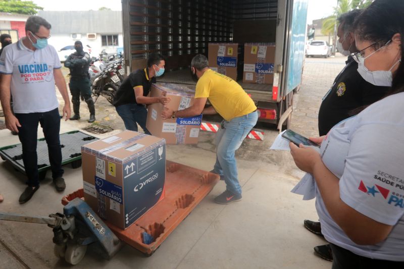 ParÃ¡ recebeu, na tarde desta quarta-feira (19), mais uma remessa das vacinas contra a Covid-19. Essa Ã© a 24Âª enviada pelo MinistÃ©rio da SaÃºde desde janeiro. SÃ£o 22.230 doses da vacina Pfizer produzida em parceria com a empresa alemÃ£ BioNTech. Ao todo, o ParÃ¡ jÃ¡ recebeu 2.896.750 doses, sendo 1.239.440 da CoronaVac, 1.583.600 da Oxford/AstraZeneca e 73.710 da Pfizer. <div class='credito_fotos'>Foto: Alex Ribeiro / Ag. Pará   |   <a href='/midias/2021/originais/8640_8633c22f-67fb-be88-716b-8fda522ed530.jpg' download><i class='fa-solid fa-download'></i> Download</a></div>