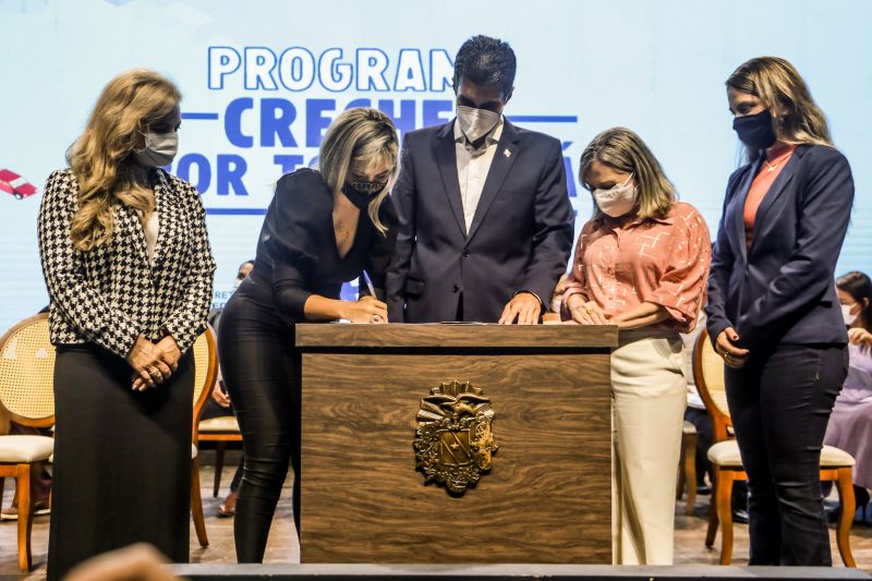 No Dia Nacional de Combate ao Abuso e Exploração Sexual de Crianças e Adolescentes, o Governo do Pará, por meio da Secretaria de Estado de Educação (Seduc), dá um importante passo em defesa e garantia dos direitos da educação infantil, com uma rede de proteção que fomenta a liberdade e aprendizagem das crianças, através do programa 'Creches Por Todo Pará'. 

FOTOS: BRUNO CECIM / AG.PARA <div class='credito_fotos'>Foto: Bruno Cecim / Ag.Pará   |   <a href='/midias/2021/originais/8642_031a3050-139e-3df6-2ccc-1c54ee484b8b.jpg' download><i class='fa-solid fa-download'></i> Download</a></div>