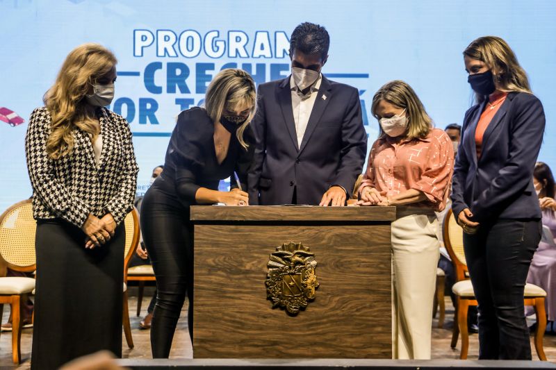 No Dia Nacional de Combate ao Abuso e Exploração Sexual de Crianças e Adolescentes, o Governo do Pará, por meio da Secretaria de Estado de Educação (Seduc), dá um importante passo em defesa e garantia dos direitos da educação infantil, com uma rede de proteção que fomenta a liberdade e aprendizagem das crianças, através do programa 'Creches Por Todo Pará'. 

FOTOS: BRUNO CECIM / AG.PARA <div class='credito_fotos'>Foto: Bruno Cecim / Ag.Pará   |   <a href='/midias/2021/originais/8642_53b08214-e4de-6925-8e71-e293bdb9bbe5.jpg' download><i class='fa-solid fa-download'></i> Download</a></div>