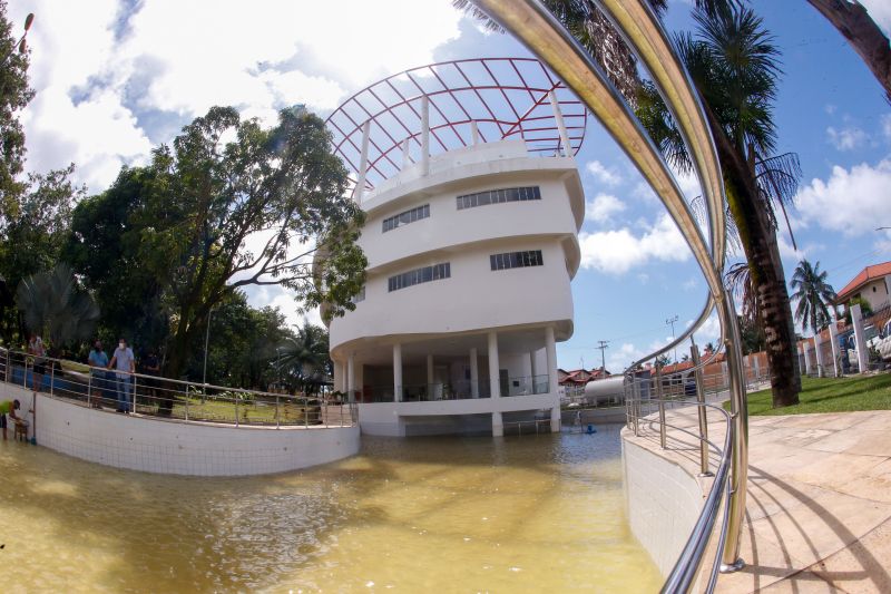 O Governo do ParÃ¡ inaugurou, na tarde desta sexta-feira (21), a Casa da Cultura Fonte do CaranÃ£ em SalinÃ³polis, no nordeste paraense. O lugar reÃºne ciÃªncia, cultura, histÃ³ria, lazer e turismo em um ponto jÃ¡ conhecido do municÃ­pio, o EspaÃ§o Fonte do CaranÃ£. A obra, que custou cerca de R$ 7 milhÃµes, foi totalmente financiada pelo Estado, por intermÃ©dio da Secretaria de CiÃªncia, Tecnologia e EducaÃ§Ã£o Superior, Profissional e TecnolÃ³gica (Sectet) e da FundaÃ§Ã£o AmazÃ´nia de Amparo a <div class='credito_fotos'>Foto: Marco Santos / Ag. Pará   |   <a href='/midias/2021/originais/8651_c771ed6a-0f39-37b7-a1e0-bee962d56089.jpg' download><i class='fa-solid fa-download'></i> Download</a></div>