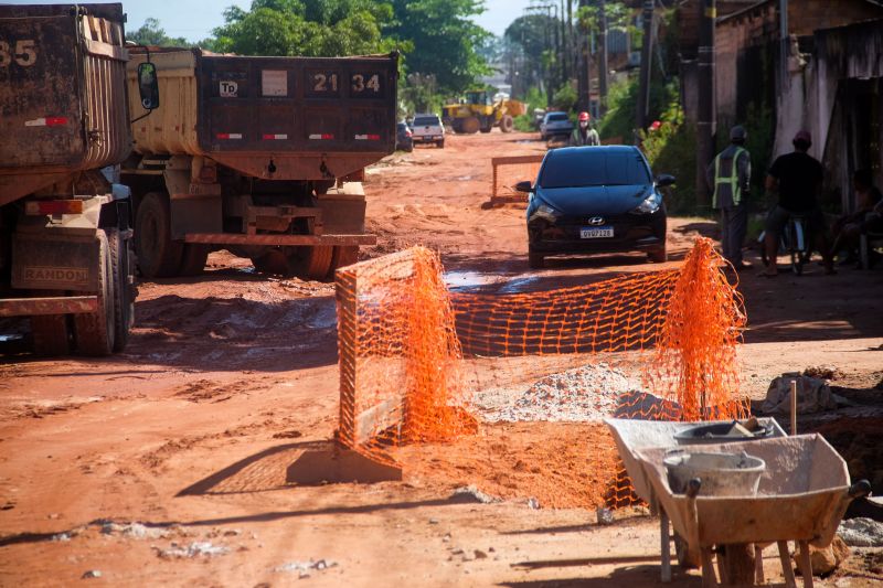 Rua Jardim ProvidÃªncia, no bairro de Ãguas Lindas, passa por obras de criaÃ§Ã£o de galeria de saneamento bÃ¡sico, macrodrenagem e asfaltamento <div class='credito_fotos'>Foto: Pedro Guerreiro / Ag. Pará   |   <a href='/midias/2021/originais/8654_213f6c25-dc36-c127-36ab-bf3dd3c4af88.jpg' download><i class='fa-solid fa-download'></i> Download</a></div>