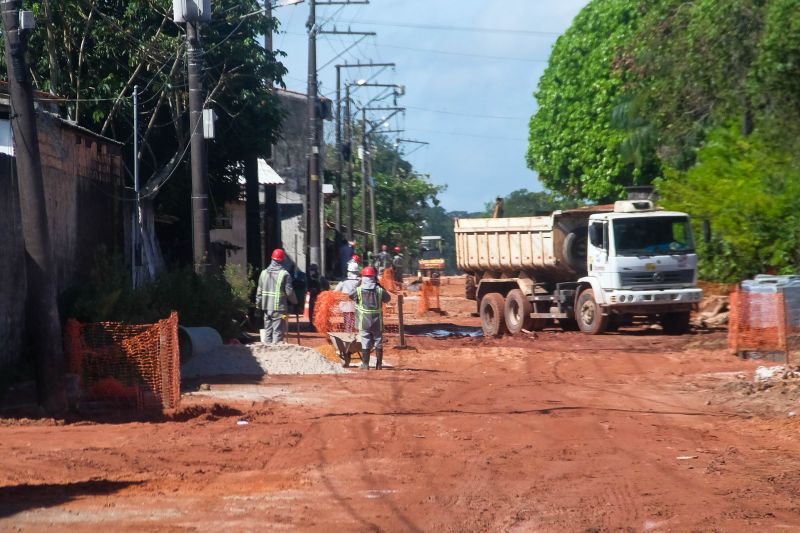 Rua Jardim ProvidÃªncia, no bairro de Ãguas Lindas, passa por obras de criaÃ§Ã£o de galeria de saneamento bÃ¡sico, macrodrenagem e asfaltamento <div class='credito_fotos'>Foto: Pedro Guerreiro / Ag. Pará   |   <a href='/midias/2021/originais/8654_3160fa45-a16e-d27b-dc6c-1ffd7dcd7bb1.jpg' download><i class='fa-solid fa-download'></i> Download</a></div>