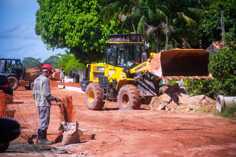 Rua Jardim ProvidÃªncia, no bairro de Ãguas Lindas, passa por obras de criaÃ§Ã£o de galeria de saneamento bÃ¡sico, macrodrenagem e asfaltamento <div class='credito_fotos'>Foto: Pedro Guerreiro / Ag. Pará   |   <a href='/midias/2021/originais/8654_4462b3fd-015a-7f57-4d42-b65cfdb21bf1.jpg' download><i class='fa-solid fa-download'></i> Download</a></div>