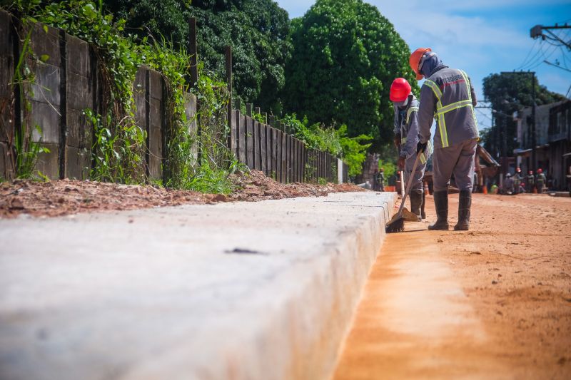 Rua Jardim ProvidÃªncia, no bairro de Ãguas Lindas, passa por obras de criaÃ§Ã£o de galeria de saneamento bÃ¡sico, macrodrenagem e asfaltamento <div class='credito_fotos'>Foto: Pedro Guerreiro / Ag. Pará   |   <a href='/midias/2021/originais/8654_6a58ec7c-7f15-0937-bc60-2c2abe92cbef.jpg' download><i class='fa-solid fa-download'></i> Download</a></div>