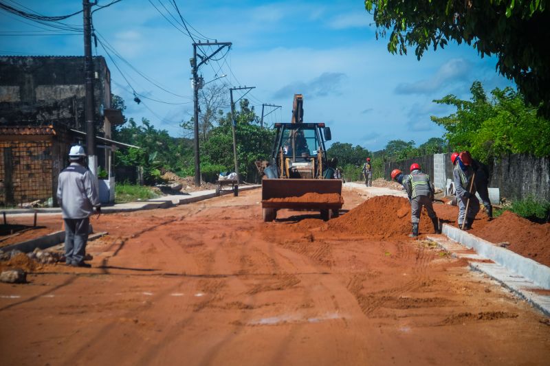 Rua Jardim ProvidÃªncia, no bairro de Ãguas Lindas, passa por obras de criaÃ§Ã£o de galeria de saneamento bÃ¡sico, macrodrenagem e asfaltamento <div class='credito_fotos'>Foto: Pedro Guerreiro / Ag. Pará   |   <a href='/midias/2021/originais/8654_9900e251-2a20-b4cc-5c83-250f2a54dd31.jpg' download><i class='fa-solid fa-download'></i> Download</a></div>