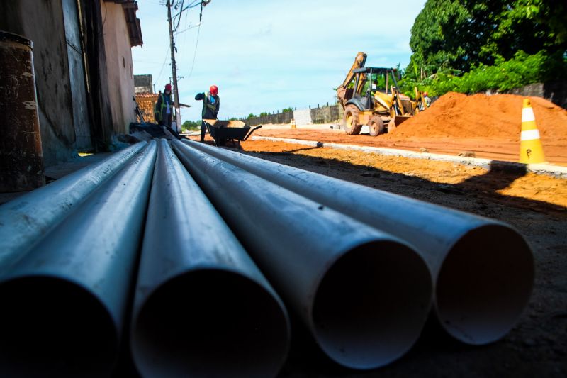 Rua Jardim ProvidÃªncia, no bairro de Ãguas Lindas, passa por obras de criaÃ§Ã£o de galeria de saneamento bÃ¡sico, macrodrenagem e asfaltamento <div class='credito_fotos'>Foto: Pedro Guerreiro / Ag. Pará   |   <a href='/midias/2021/originais/8654_aa2dea06-1db0-98c2-48c6-1d8d5c4ce1d8.jpg' download><i class='fa-solid fa-download'></i> Download</a></div>