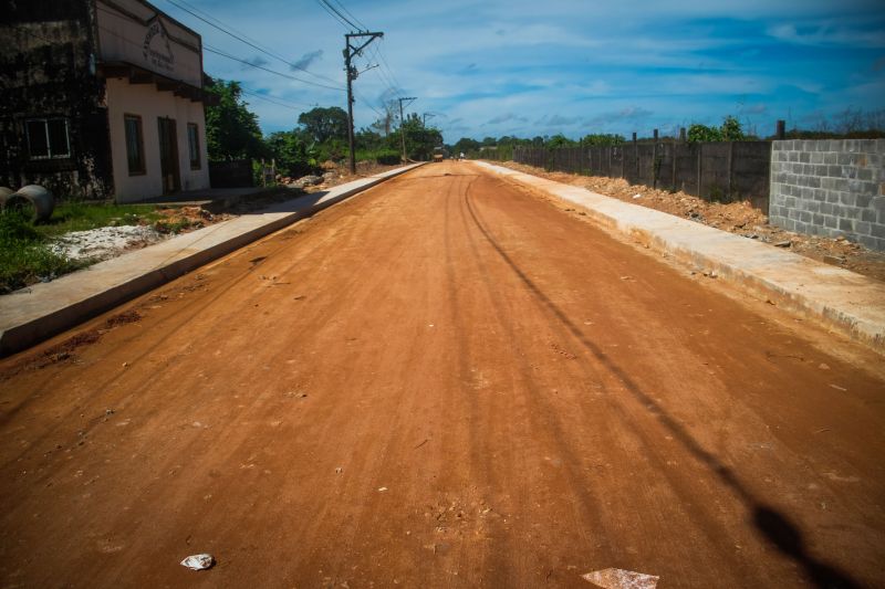 Rua Jardim ProvidÃªncia, no bairro de Ãguas Lindas, passa por obras de criaÃ§Ã£o de galeria de saneamento bÃ¡sico, macrodrenagem e asfaltamento <div class='credito_fotos'>Foto: Pedro Guerreiro / Ag. Pará   |   <a href='/midias/2021/originais/8654_b301a95a-81b9-fb13-6a59-c2380964a3b6.jpg' download><i class='fa-solid fa-download'></i> Download</a></div>