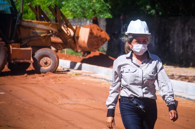 Rua Jardim ProvidÃªncia, no bairro de Ãguas Lindas, passa por obras de criaÃ§Ã£o de galeria de saneamento bÃ¡sico, macrodrenagem e asfaltamento <div class='credito_fotos'>Foto: Pedro Guerreiro / Ag. Pará   |   <a href='/midias/2021/originais/8654_ca7c0eb2-00e6-cf08-d02f-a5a53ae21c10.jpg' download><i class='fa-solid fa-download'></i> Download</a></div>