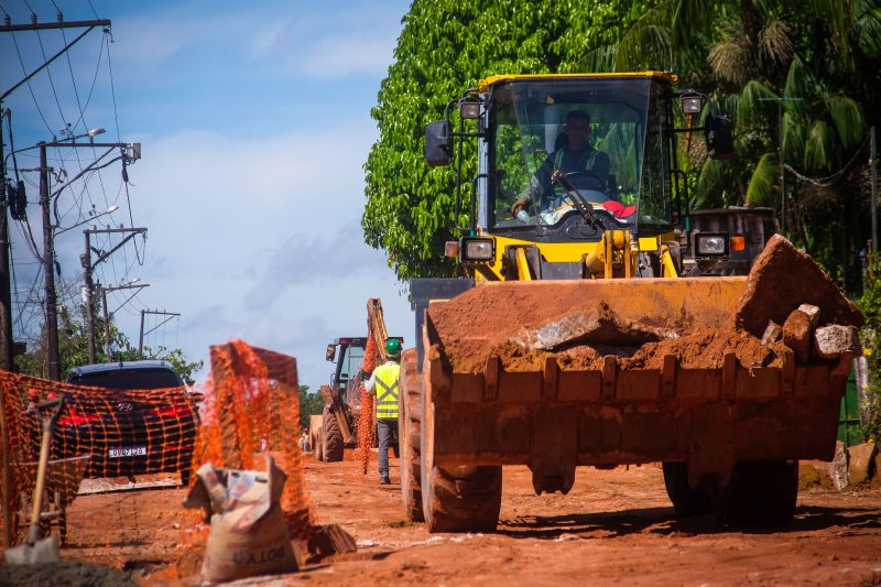 Rua Jardim ProvidÃªncia, no bairro de Ãguas Lindas, passa por obras de criaÃ§Ã£o de galeria de saneamento bÃ¡sico, macrodrenagem e asfaltamento <div class='credito_fotos'>Foto: Pedro Guerreiro / Ag. Pará   |   <a href='/midias/2021/originais/8654_f69950af-b964-f8dc-e7e7-11019d879bf3.jpg' download><i class='fa-solid fa-download'></i> Download</a></div>