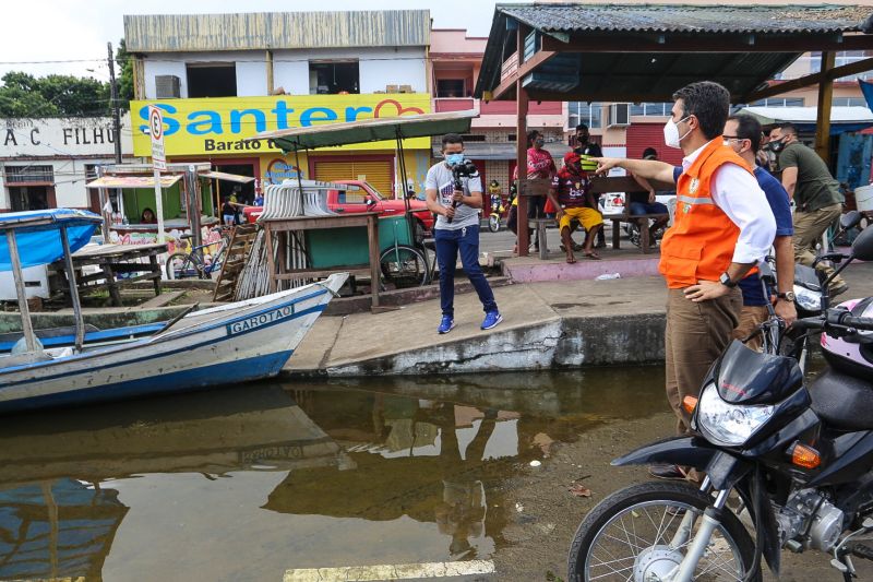 O governador Helder Barbalho entregou, nesta segunda-feira (24), um total de 2.804 cestas com alimentos para famÃ­lias impactadas com a cheia do Rio Trombetas que castiga a populaÃ§Ã£o ribeirinha de OriximinÃ¡, municÃ­pio localizado na RegiÃ£o Oeste do Estado. <div class='credito_fotos'>Foto: Bruno Cecim / Ag.Pará   |   <a href='/midias/2021/originais/8656_34c1ce8b-7ddc-6dec-99b5-8763ea9dde44.jpg' download><i class='fa-solid fa-download'></i> Download</a></div>