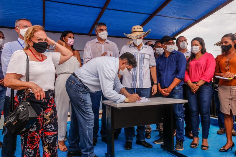 Ato de Assinatura de Convênio para Pavimentação de 7 km de Asfalto em Santa Cruz do Arari Fotos Marco Santos/AGPARÁ <div class='credito_fotos'>Foto: Marco Santos / Ag. Pará   |   <a href='/midias/2021/originais/8667_42cbc510-3f06-3f81-1f4d-77e972dcf548.jpg' download><i class='fa-solid fa-download'></i> Download</a></div>