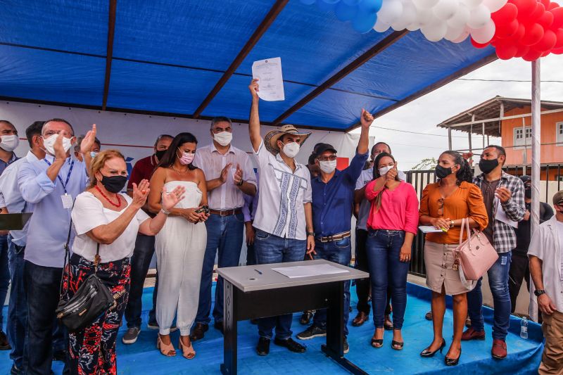 Ato de Assinatura de Convênio para Pavimentação de 7 km de Asfalto em Santa Cruz do Arari Fotos Marco Santos/AGPARÁ <div class='credito_fotos'>Foto: Marco Santos / Ag. Pará   |   <a href='/midias/2021/originais/8667_55a84310-7e58-44d3-618f-7f3e4daa6832.jpg' download><i class='fa-solid fa-download'></i> Download</a></div>