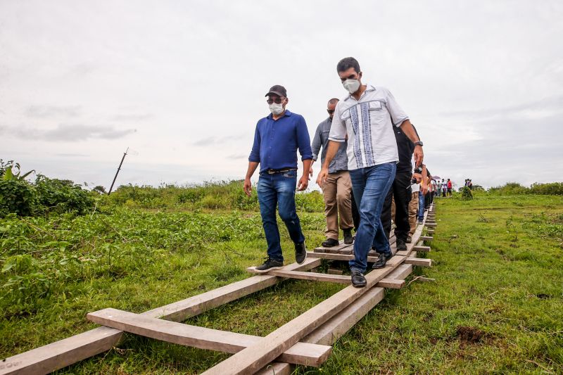 Ato de Assinatura de Convênio para Pavimentação de 7 km de Asfalto em Santa Cruz do Arari Fotos Marco Santos/AGPARÁ <div class='credito_fotos'>Foto: Marco Santos / Ag. Pará   |   <a href='/midias/2021/originais/8667_717cd649-e1ec-c710-165a-6351d8e2badc.jpg' download><i class='fa-solid fa-download'></i> Download</a></div>