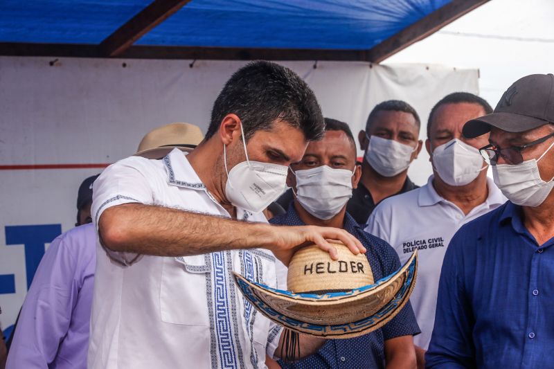 Ato de Assinatura de Convênio para Pavimentação de 7 km de Asfalto em Santa Cruz do Arari Fotos Marco Santos/AGPARÁ <div class='credito_fotos'>Foto: Marco Santos / Ag. Pará   |   <a href='/midias/2021/originais/8667_7b60bf18-a985-431b-edf6-b113ac69561f.jpg' download><i class='fa-solid fa-download'></i> Download</a></div>