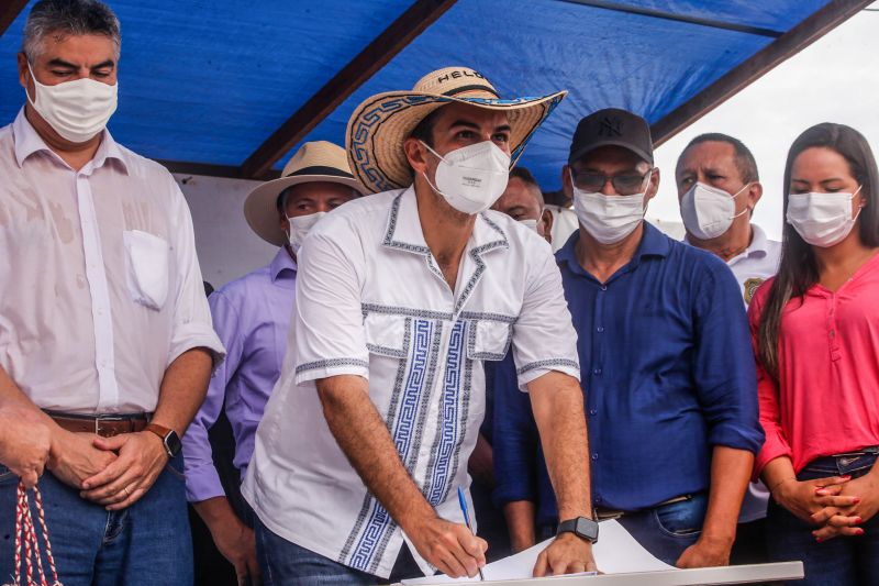 Ato de Assinatura de Convênio para Pavimentação de 7 km de Asfalto em Santa Cruz do Arari Fotos Marco Santos/AGPARÁ <div class='credito_fotos'>Foto: Marco Santos / Ag. Pará   |   <a href='/midias/2021/originais/8667_9d2122c8-4af2-91e3-51b0-48abea722fac.jpg' download><i class='fa-solid fa-download'></i> Download</a></div>