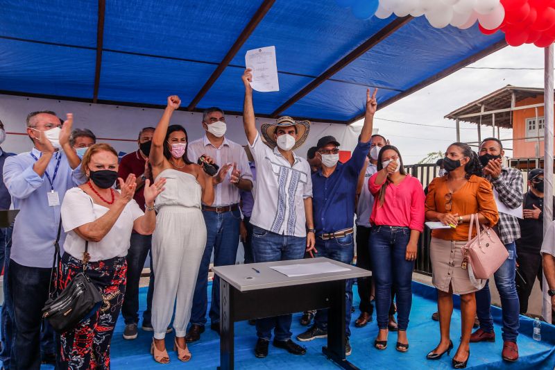 Ato de Assinatura de Convênio para Pavimentação de 7 km de Asfalto em Santa Cruz do Arari Fotos Marco Santos/AGPARÁ <div class='credito_fotos'>Foto: Marco Santos / Ag. Pará   |   <a href='/midias/2021/originais/8667_f8cb7b87-d7e3-286c-0d26-75204ece3a66.jpg' download><i class='fa-solid fa-download'></i> Download</a></div>