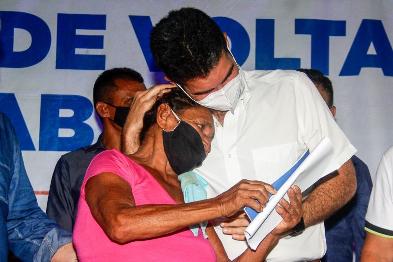 Com objetivo de reduzir o dÃ©ficit habitacional no municÃ­pio de MÃ£e do Rio, no nordeste paraense, o Governo do Estado, por meio da Companhia de HabitaÃ§Ã£o do ParÃ¡ (Cohab), concedeu o benefÃ­cio Sua Casa para 83 famÃ­lias da cidade. O programa habitacional estadual, que oferece atÃ© R$ 21 mil para construÃ§Ã£o, reconstruÃ§Ã£o e ampliaÃ§Ã£o de lares, foi entregue pelo governador Helder Barbalho, durante agenda no municÃ­pio na noite desta sexta-feira (28). <div class='credito_fotos'>Foto: Marcelo Seabra / Ag. Pará   |   <a href='/midias/2021/originais/8672_1a458478-21a1-7086-48a5-c6aae33d765c.jpg' download><i class='fa-solid fa-download'></i> Download</a></div>