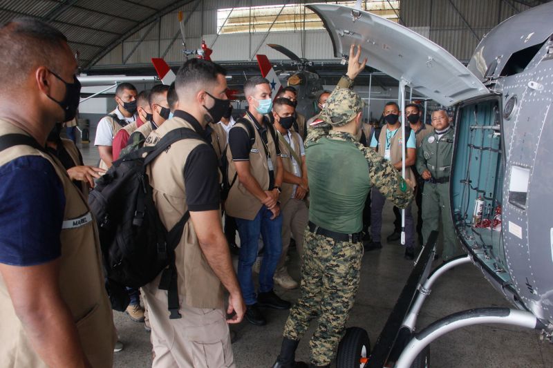 Casa militar promove curso de aerotransporte no Graesp <div class='credito_fotos'>Foto: Marcelo Seabra / Ag. Pará   |   <a href='/midias/2021/originais/8681_0327e2a2-e638-9dd5-f277-8fcabae2a67b.jpg' download><i class='fa-solid fa-download'></i> Download</a></div>