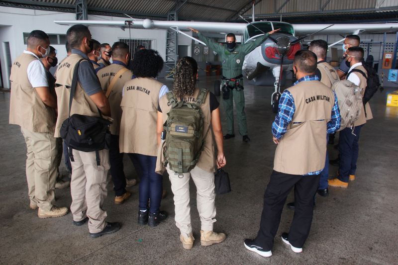 Casa militar promove curso de aerotransporte no Graesp <div class='credito_fotos'>Foto: Marcelo Seabra / Ag. Pará   |   <a href='/midias/2021/originais/8681_4d651d3a-122c-6b41-d9f6-ede02940e5d5.jpg' download><i class='fa-solid fa-download'></i> Download</a></div>