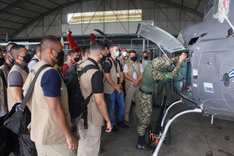 Casa militar promove curso de aerotransporte no Graesp <div class='credito_fotos'>Foto: Marcelo Seabra / Ag. Pará   |   <a href='/midias/2021/originais/8681_7e77d0c5-a896-9554-d12f-622883ca22a9.jpg' download><i class='fa-solid fa-download'></i> Download</a></div>