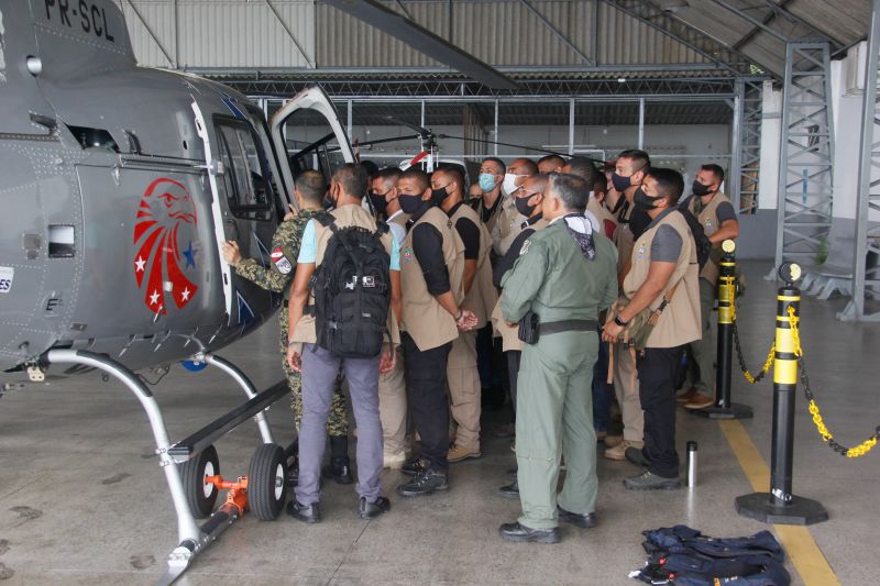 Casa militar promove curso de aerotransporte no Graesp <div class='credito_fotos'>Foto: Marcelo Seabra / Ag. Pará   |   <a href='/midias/2021/originais/8681_85fd630a-2b81-d148-2822-96d327b5f980.jpg' download><i class='fa-solid fa-download'></i> Download</a></div>