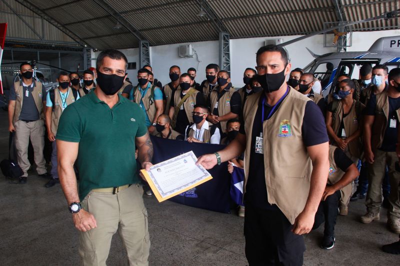 Casa militar promove curso de aerotransporte no Graesp. Na foto: Instrutor TC Petillo <div class='credito_fotos'>Foto: Marcelo Seabra / Ag. Pará   |   <a href='/midias/2021/originais/8681_9935eada-9278-c55d-4613-1f3fe094b786.jpg' download><i class='fa-solid fa-download'></i> Download</a></div>