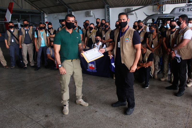 Casa militar promove curso de aerotransporte no Graesp. Na foto: Instrutor TC Petillo <div class='credito_fotos'>Foto: Marcelo Seabra / Ag. Pará   |   <a href='/midias/2021/originais/8681_f371a2b5-83b1-b95b-f61e-35ea9667ba4b.jpg' download><i class='fa-solid fa-download'></i> Download</a></div>