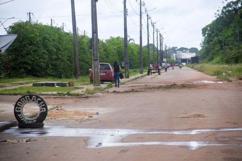 Rua Ananin, em frente ao Terminal de IntegraÃ§Ã£o de Ananindeua, passa por processo de requalificaÃ§Ã£o que o Governo do Estado, por meio do NGTM irÃ¡ iniciar no segundo semestre de 2021. <div class='credito_fotos'>Foto: Pedro Guerreiro / Ag. Pará   |   <a href='/midias/2021/originais/8687_05334085-39f7-a9f0-a48b-685ceb4d1d04.jpg' download><i class='fa-solid fa-download'></i> Download</a></div>