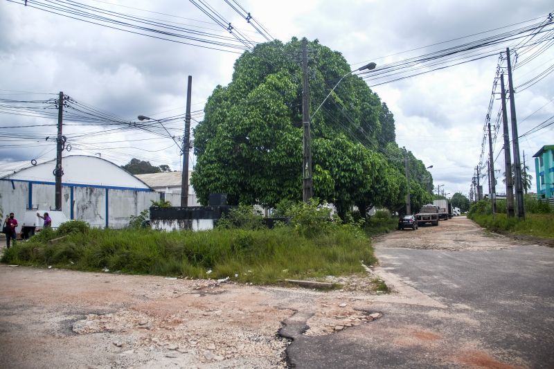 Rua Ananin, em frente ao Terminal de IntegraÃ§Ã£o de Ananindeua, passa por processo de requalificaÃ§Ã£o que o Governo do Estado, por meio do NGTM irÃ¡ iniciar no segundo semestre de 2021. <div class='credito_fotos'>Foto: Pedro Guerreiro / Ag. Pará   |   <a href='/midias/2021/originais/8687_7ea1635e-5e83-ee18-70dc-ddccd380064f.jpg' download><i class='fa-solid fa-download'></i> Download</a></div>