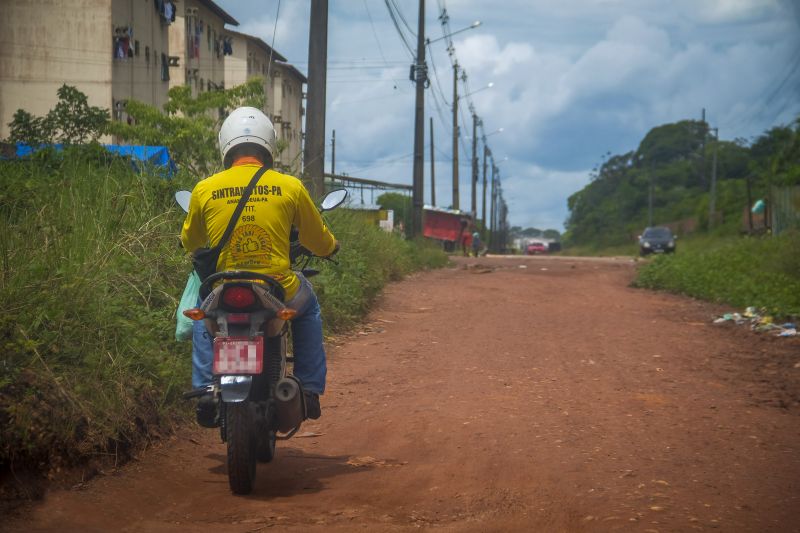 Rua Ananin, em frente ao Terminal de IntegraÃ§Ã£o de Ananindeua, passa por processo de requalificaÃ§Ã£o que o Governo do Estado, por meio do NGTM irÃ¡ iniciar no segundo semestre de 2021. <div class='credito_fotos'>Foto: Pedro Guerreiro / Ag. Pará   |   <a href='/midias/2021/originais/8687_9279f2eb-4713-5481-e476-df81a11a7471.jpg' download><i class='fa-solid fa-download'></i> Download</a></div>