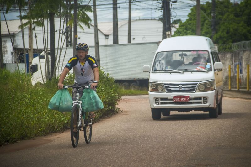 Rua Ananin, em frente ao Terminal de IntegraÃ§Ã£o de Ananindeua, passa por processo de requalificaÃ§Ã£o que o Governo do Estado, por meio do NGTM irÃ¡ iniciar no segundo semestre de 2021. <div class='credito_fotos'>Foto: Pedro Guerreiro / Ag. Pará   |   <a href='/midias/2021/originais/8687_c9a003d1-2e53-7570-8ba4-1718051b0c60.jpg' download><i class='fa-solid fa-download'></i> Download</a></div>