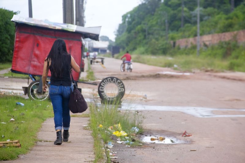 Rua Ananin, em frente ao Terminal de IntegraÃ§Ã£o de Ananindeua, passa por processo de requalificaÃ§Ã£o que o Governo do Estado, por meio do NGTM irÃ¡ iniciar no segundo semestre de 2021. <div class='credito_fotos'>Foto: Pedro Guerreiro / Ag. Pará   |   <a href='/midias/2021/originais/8687_cb15d16a-b7e8-b394-eb6c-e90723fcb336.jpg' download><i class='fa-solid fa-download'></i> Download</a></div>