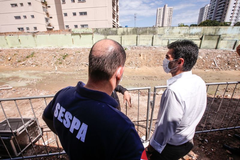 O governador Helder Barbalho assinou, na manhÃ£ desta segunda-feira (7), a ordem de serviÃ§o que autoriza o inÃ­cio das obras de construÃ§Ã£o do primeiro hospital pÃºblico exclusivamente voltado para o atendimento de mulheres no ParÃ¡. Localizado na avenida Gentil Bittencourt, nÂº 2175, no bairro de SÃ£o BrÃ¡s, o Hospital PÃºblico da Mulher Senhora de NazarÃ© serÃ¡ uma unidade hospitalar com 120 leitos e atenÃ§Ã£o Ã  saÃºde exclusivamente para a populaÃ§Ã£o feminina paraense. <div class='credito_fotos'>Foto: Marco Santos / Ag. Pará   |   <a href='/midias/2021/originais/8688_2520eebc-6e1b-dfa8-8e29-9ed038dd454d.jpg' download><i class='fa-solid fa-download'></i> Download</a></div>