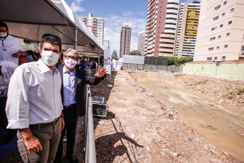 O governador Helder Barbalho assinou, na manhÃ£ desta segunda-feira (7), a ordem de serviÃ§o que autoriza o inÃ­cio das obras de construÃ§Ã£o do primeiro hospital pÃºblico exclusivamente voltado para o atendimento de mulheres no ParÃ¡. Localizado na avenida Gentil Bittencourt, nÂº 2175, no bairro de SÃ£o BrÃ¡s, o Hospital PÃºblico da Mulher Senhora de NazarÃ© serÃ¡ uma unidade hospitalar com 120 leitos e atenÃ§Ã£o Ã  saÃºde exclusivamente para a populaÃ§Ã£o feminina paraense. <div class='credito_fotos'>Foto: Marco Santos / Ag. Pará   |   <a href='/midias/2021/originais/8688_3449c157-32c9-e8f5-fc8d-a5302ab92001.jpg' download><i class='fa-solid fa-download'></i> Download</a></div>