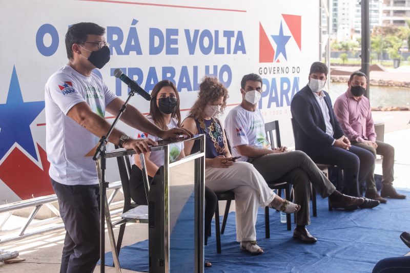 O Governador Helder Barbalho assumiu o compromisso de implementar a Carta da Terra e os Objetivos para o Desenvolvimento SustentÃ¡vel (ODS) no territÃ³rio paraense durante a abertura da Semana Estadual de Meio Ambiente, nesta segunda-feira (07). O ParÃ¡ Ã© o primeiro Estado do Brasil a oficializar este compromisso desde a concepÃ§Ã£o da Carta. O evento tambÃ©m foi marcado pelo plantio de 25 mudas de madeiras nobres da regiÃ£o, ipÃª-amarelo, ipÃª-roxo e pau-preto, no Porto Futuro, em BelÃ©m.Â  <div class='credito_fotos'>Foto: Marco Santos / Ag. Pará   |   <a href='/midias/2021/originais/8689_0636db6f-60a1-b954-795e-c526362b12c1.jpg' download><i class='fa-solid fa-download'></i> Download</a></div>