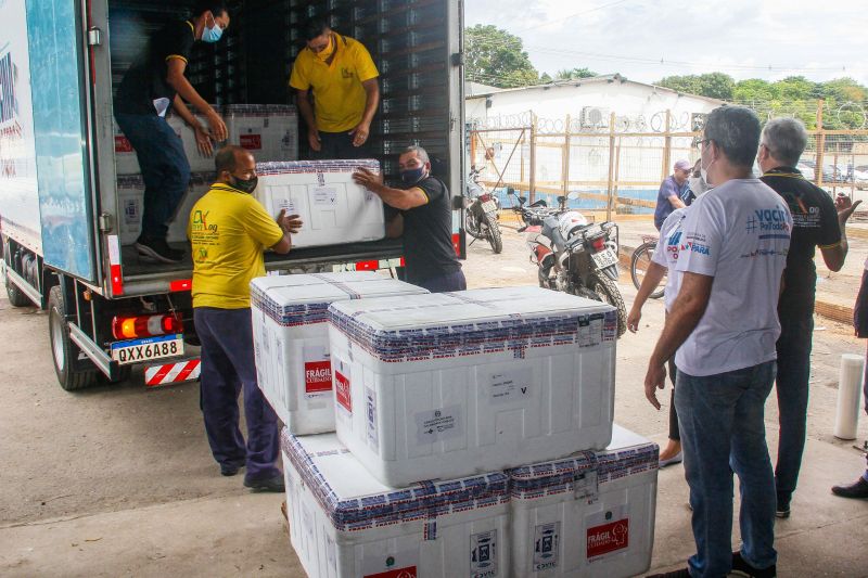 Chegou ao ParÃ¡ no inÃ­cio da tarde desta quarta-feira (09) a trigÃ©sima remessa de vacinas contra a Covid-19, com 207.500 doses da Astrazeneca. AtÃ© o momento, o ParÃ¡ contabiliza o recebimento total de 3.636.680 doses, sendo 1.239.440 da CoronaVac, 2.201.850 da Oxford/AstraZeneca e 195.390 da Pfizer.Â  <div class='credito_fotos'>Foto: Marcelo Seabra / Ag. Pará   |   <a href='/midias/2021/originais/8694_1729a1d8-f63e-9395-69bd-394da7626ea2.jpg' download><i class='fa-solid fa-download'></i> Download</a></div>