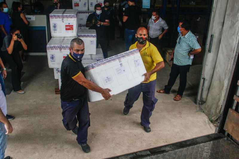 Chegou ao ParÃ¡ no inÃ­cio da tarde desta quarta-feira (09) a trigÃ©sima remessa de vacinas contra a Covid-19, com 207.500 doses da Astrazeneca. AtÃ© o momento, o ParÃ¡ contabiliza o recebimento total de 3.636.680 doses, sendo 1.239.440 da CoronaVac, 2.201.850 da Oxford/AstraZeneca e 195.390 da Pfizer.Â  <div class='credito_fotos'>Foto: Marcelo Seabra / Ag. Pará   |   <a href='/midias/2021/originais/8694_e994ee1a-f143-9ab1-c0ed-970e5af09249.jpg' download><i class='fa-solid fa-download'></i> Download</a></div>