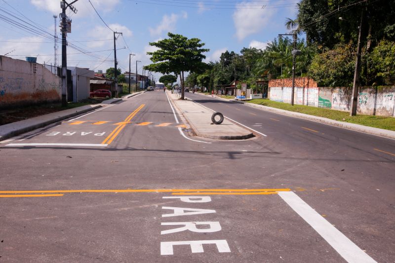 O governador Helder Barbalho participou, na manhÃ£ desta quarta-feira (16), do ato de entrega da nova pavimentaÃ§Ã£o da Estrada da Pirelli, no municÃ­pio de Marituba, RegiÃ£o Metropolitana de BelÃ©m. Os 6 km de extensÃ£o da via receberam asfalto novo e de qualidade atravÃ©s do programa estadual "Asfalto Por Todo o ParÃ¡", executado pela Secretaria de Desenvolvimento Urbano e Obras PÃºblicas (Sedop). <div class='credito_fotos'>Foto: Marco Santos / Ag. Pará   |   <a href='/midias/2021/originais/8719_0035a394-5b8d-0da1-d9d1-a4638447db2d.jpg' download><i class='fa-solid fa-download'></i> Download</a></div>