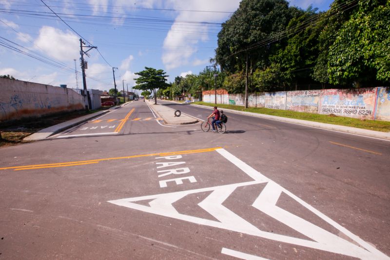 O governador Helder Barbalho participou, na manhÃ£ desta quarta-feira (16), do ato de entrega da nova pavimentaÃ§Ã£o da Estrada da Pirelli, no municÃ­pio de Marituba, RegiÃ£o Metropolitana de BelÃ©m. Os 6 km de extensÃ£o da via receberam asfalto novo e de qualidade atravÃ©s do programa estadual "Asfalto Por Todo o ParÃ¡", executado pela Secretaria de Desenvolvimento Urbano e Obras PÃºblicas (Sedop). <div class='credito_fotos'>Foto: Marco Santos / Ag. Pará   |   <a href='/midias/2021/originais/8719_95b7480a-4b16-e11e-c1bd-33ee874c4f15.jpg' download><i class='fa-solid fa-download'></i> Download</a></div>