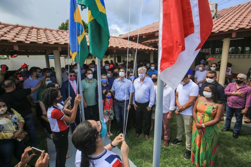 A entrega da Escola Estadual de Ensino MÃ©dio Presidente Tancredo Neves, nesta sexta-feira (18), no municÃ­pio de Placas, na regiÃ£o do Baixo Amazonas, foi festejada pela comunidade escolar local. O espaÃ§o de aprendizagem foi reconstruÃ­do e ampliado para garantir acessibilidade, conforto e qualidade de ensino aos estudantes, professores e toda equipe tÃ©cnico-pedagÃ³gica. <div class='credito_fotos'>Foto: Jader Paes / Agência Pará   |   <a href='/midias/2021/originais/8730_b2187107-5ebe-9afa-bac4-7c3f8d502173.jpg' download><i class='fa-solid fa-download'></i> Download</a></div>