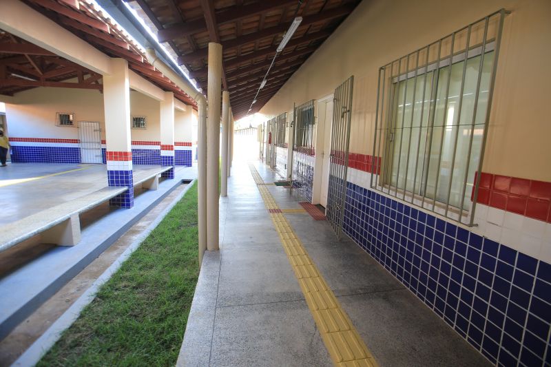 A entrega da Escola Estadual de Ensino MÃ©dio Presidente Tancredo Neves, nesta sexta-feira (18), no municÃ­pio de Placas, na regiÃ£o do Baixo Amazonas, foi festejada pela comunidade escolar local. O espaÃ§o de aprendizagem foi reconstruÃ­do e ampliado para garantir acessibilidade, conforto e qualidade de ensino aos estudantes, professores e toda equipe tÃ©cnico-pedagÃ³gica. <div class='credito_fotos'>Foto: Jader Paes / Agência Pará   |   <a href='/midias/2021/originais/8730_edfa3e45-91fc-732d-4868-8889420ff040.jpg' download><i class='fa-solid fa-download'></i> Download</a></div>