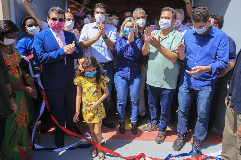 A entrega da Escola Estadual de Ensino MÃ©dio Presidente Tancredo Neves, nesta sexta-feira (18), no municÃ­pio de Placas, na regiÃ£o do Baixo Amazonas, foi festejada pela comunidade escolar local. O espaÃ§o de aprendizagem foi reconstruÃ­do e ampliado para garantir acessibilidade, conforto e qualidade de ensino aos estudantes, professores e toda equipe tÃ©cnico-pedagÃ³gica. <div class='credito_fotos'>Foto: Jader Paes / Agência Pará   |   <a href='/midias/2021/originais/8730_f12660d5-160e-d2b9-db0a-7962c61e9f14.jpg' download><i class='fa-solid fa-download'></i> Download</a></div>