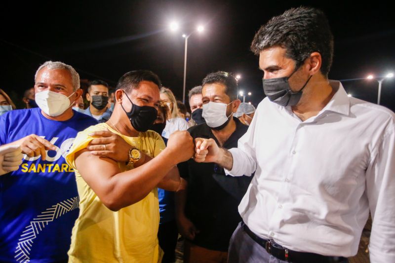 O governador Helder Barbalho chegou nesta segunda-feira (21) a SantarÃ©m, no Oeste do ParÃ¡, para participar com a entrega de obras e serviÃ§os das celebraÃ§Ãµes pelos 360 anos de fundaÃ§Ã£o do municÃ­pio. <div class='credito_fotos'>Foto: Marco Santos / Ag. Pará   |   <a href='/midias/2021/originais/8739_88439c89-3351-6596-5d71-e21db6dcd56e.jpg' download><i class='fa-solid fa-download'></i> Download</a></div>