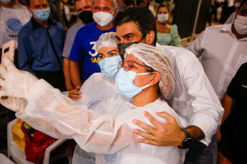 O governador Helder Barbalho chegou nesta segunda-feira (21) a SantarÃ©m, no Oeste do ParÃ¡, para participar com a entrega de obras e serviÃ§os das celebraÃ§Ãµes pelos 360 anos de fundaÃ§Ã£o do municÃ­pio. <div class='credito_fotos'>Foto: Marco Santos / Ag. Pará   |   <a href='/midias/2021/originais/8739_edde2397-3917-ec80-cd47-3bb6991c3ae6.jpg' download><i class='fa-solid fa-download'></i> Download</a></div>